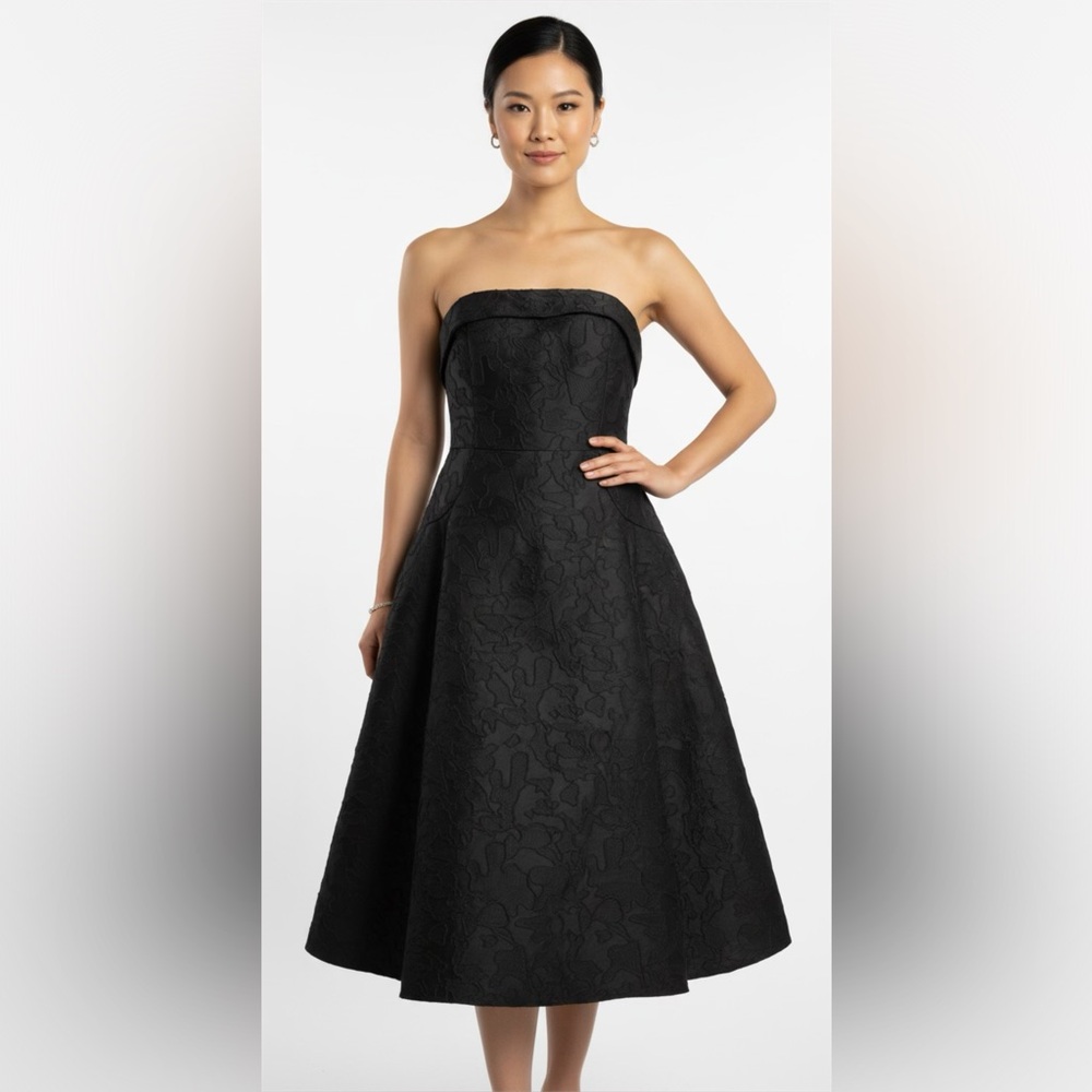 Elegant Black Textured Dress. Ptp 18” lenght 39”fully lined